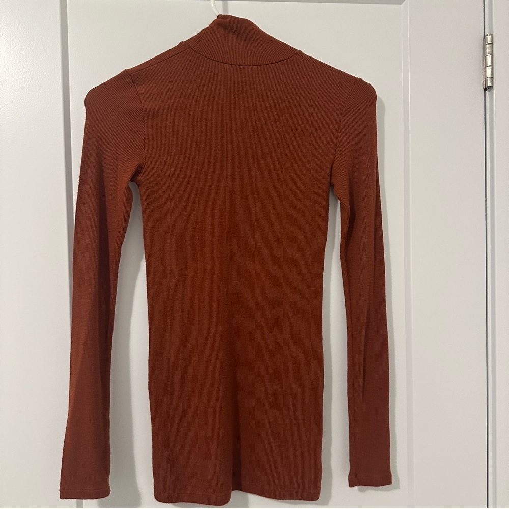 Aritzia Wilfred Only Turtleneck Burnt Orange Ribbed Top Size XS Women’s - Picture 9 of 11
